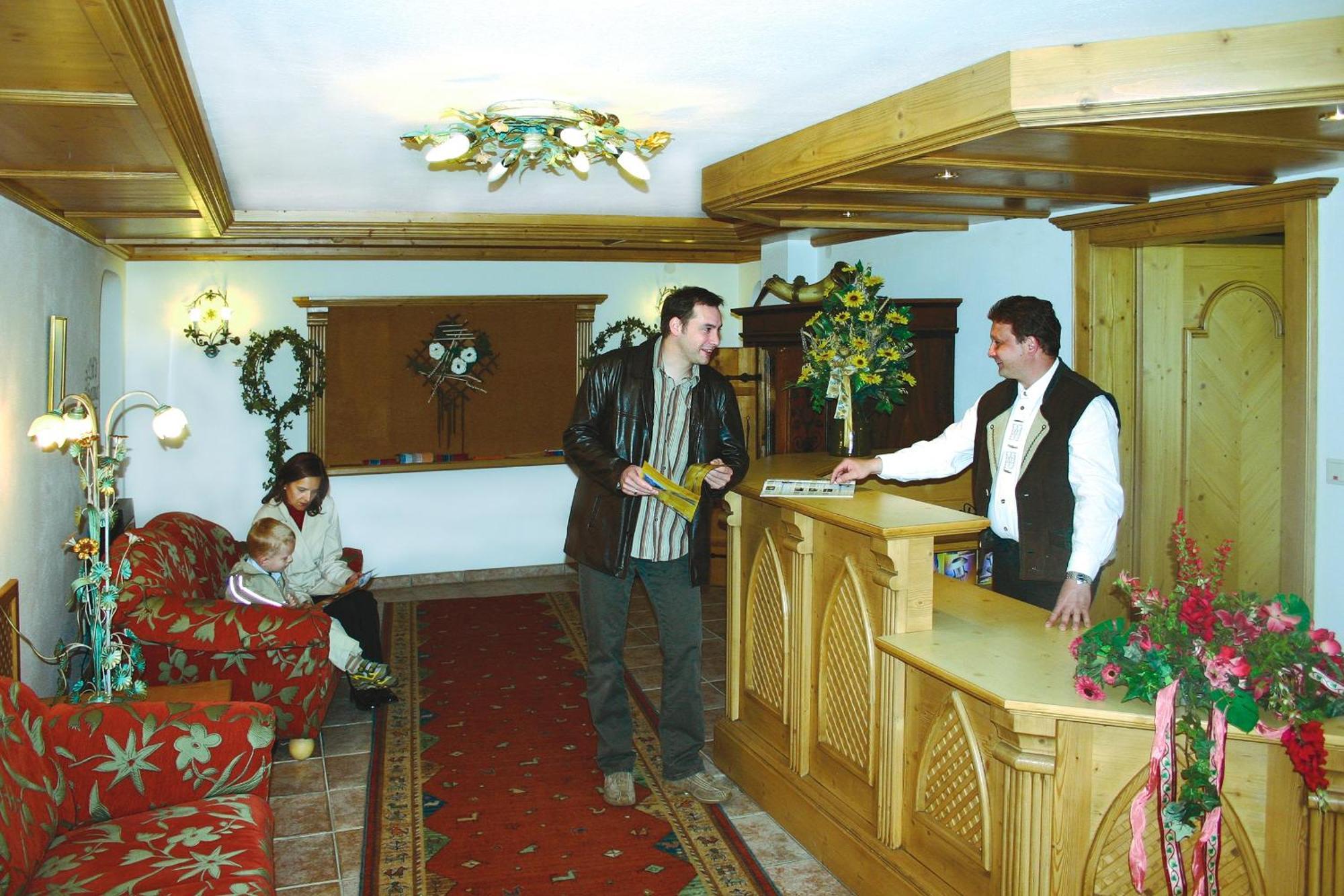 Hotel Hochland ลอยทัช ภายนอก รูปภาพ